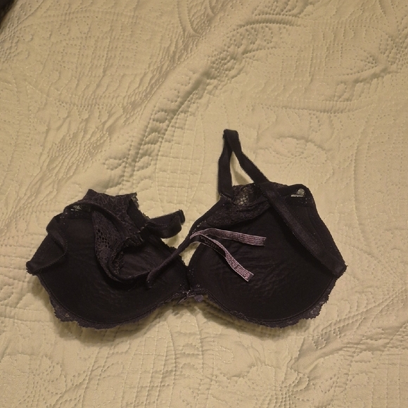 Victoria's Secret Black Underwire Bra with Molded Cups - Picture 3 of 4